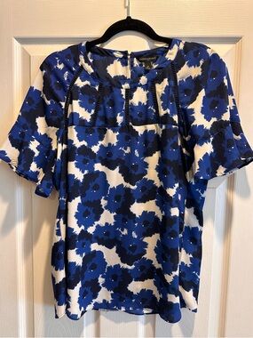 Banana Republic Blue, Black and White Floral Short Sleeve Blouse